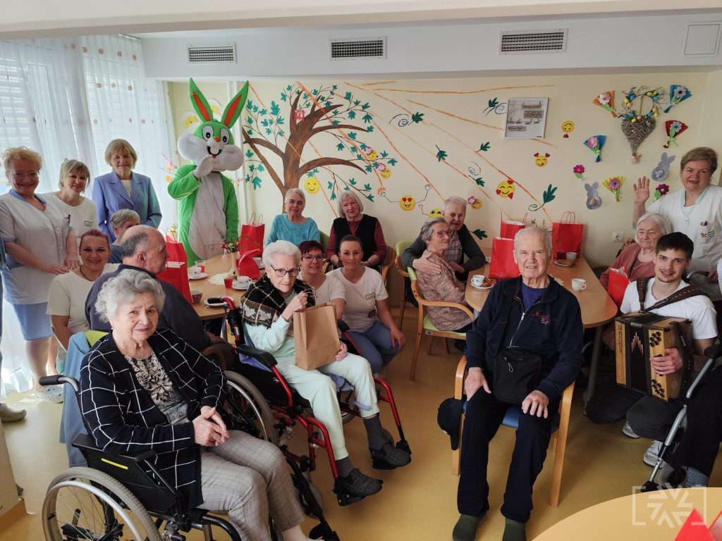 OBISK VELIKONOČNEGA ZAJČKA V DOMU OB SAVINJI CELJE