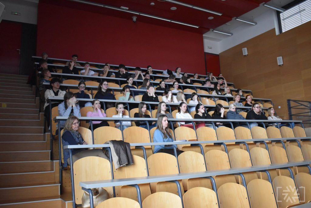 PREDSTAVITEV DELOVANJA SLOVENSKEGA DRUŠTVA HOSPIC V PROGRAMU ZDRAVSTVENA NEGA IN 1. PTI