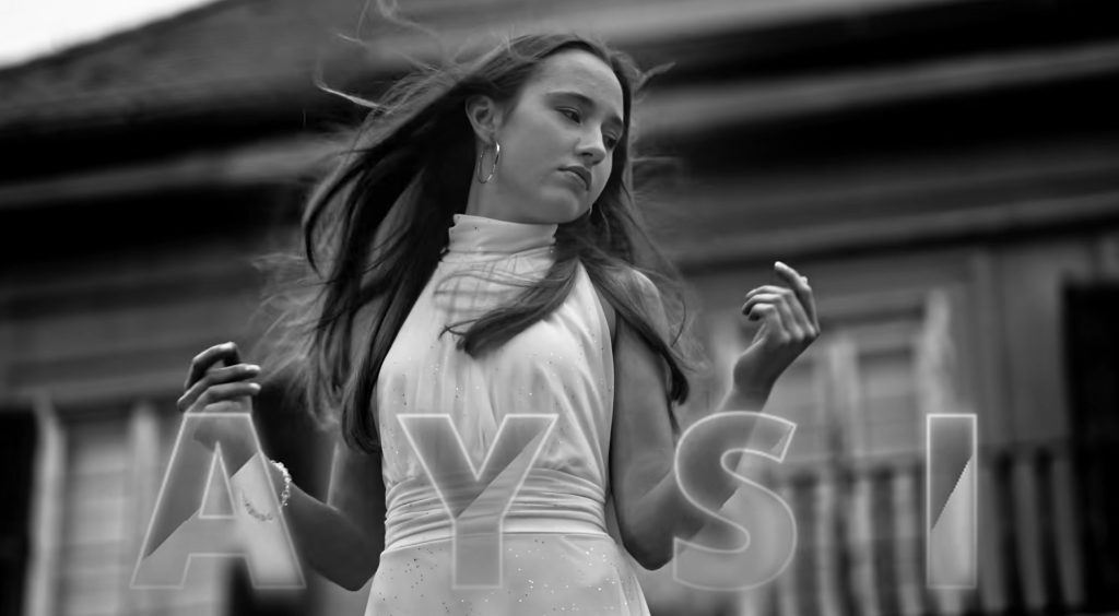 AJDA STROPNIK – AYSI –  Z NOVO BALADO »V TIŠINI IŠČEM GLAS«