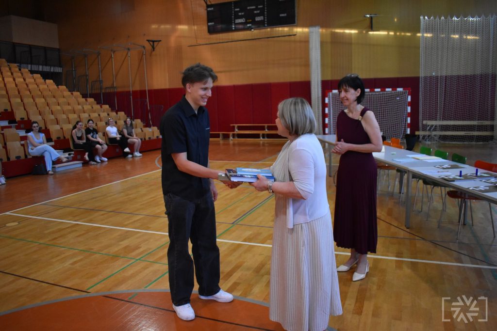 PONOSNI NA ŠEST ZLATIH MATURANTOV SZKŠC